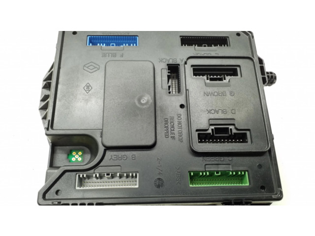 Блок предохранителей 284B13297R Renault Megane III