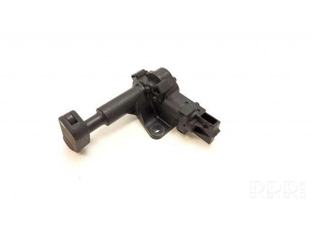 Электрический двигатель для открытия форточки в кузове