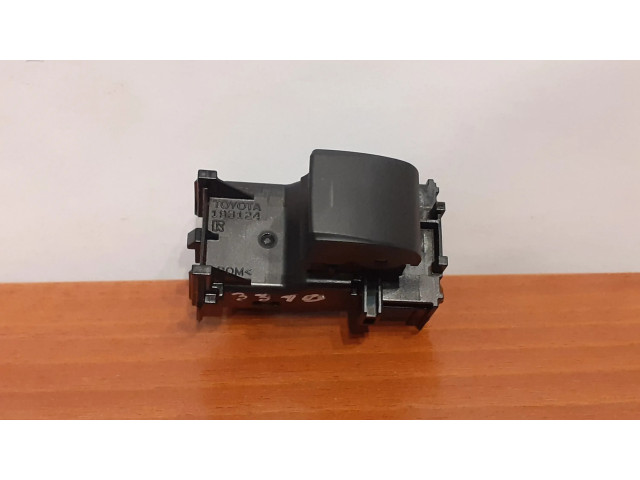 Кнопка крюка в багажнике