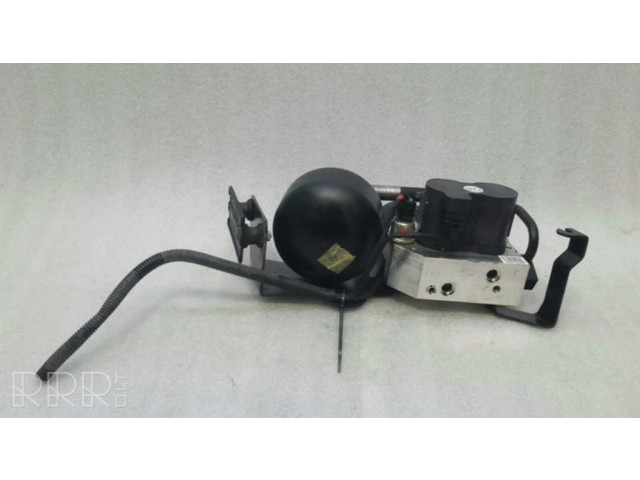 Другая деталь отсека двигателя