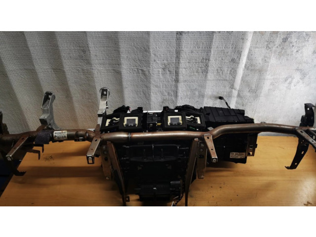 Балка крепления панели