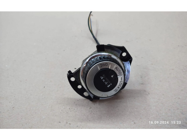 Pojistková skříňka Включатель блокировки дифференциалов 969U74CE2A Nissan X-Trail T32 2016