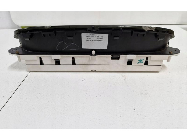 Přístrojová deska Lincoln Navigator 2004