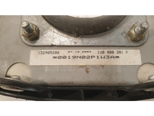 Подушка безопасности водителя 1U0880201K   Skoda Octavia Mk1 (1U)