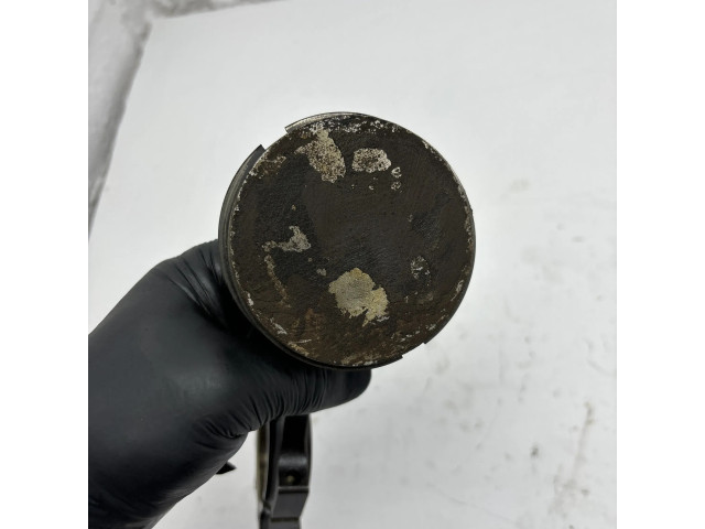 Píst 40151, Q7DA Ford Focus pro benzínový motor 1.8 Q7DA