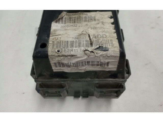 Блок предохранителей 14A067, 518755400 Mercury Sable IV