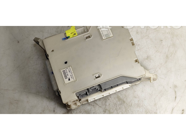 Блок предохранителей 8267253060, 8273053050 Lexus IS 220D-250-350