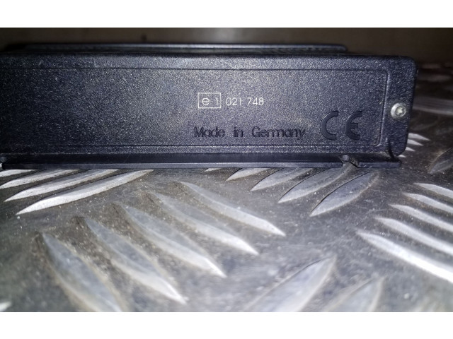 Блок управления E1021748 Toyota Corolla E120 E130