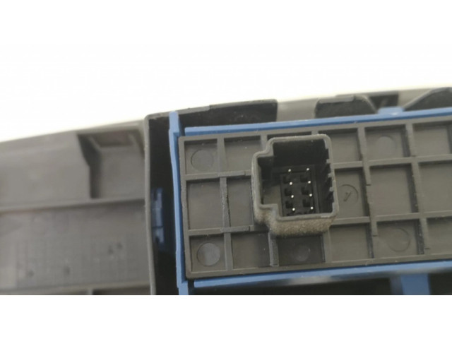 Включатель электрических окон