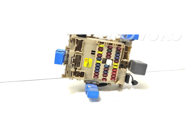 Pojistková skříňka 243504U100 Nissan Almera Tino 2001