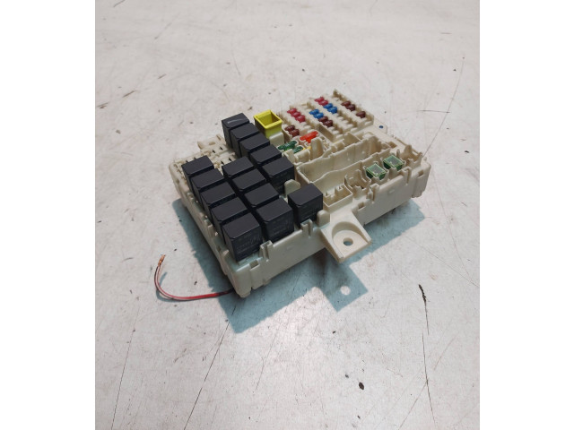 Блок предохранителей 1571H0A Mitsubishi Colt