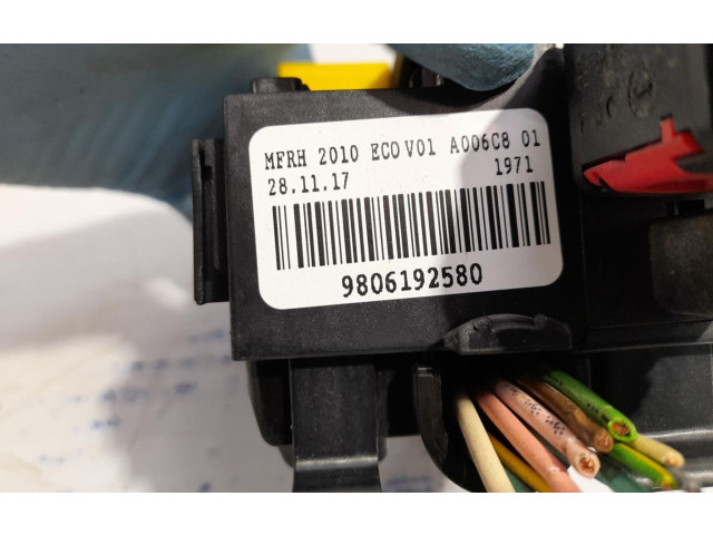 Блок предохранителей 9806192580   Peugeot Expert    