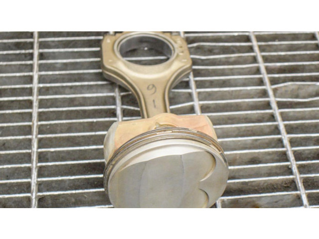 Píst 7838623, 7840918 BMW 5 E60 E61 pro benzínový motor 5.0 S85 B50 A