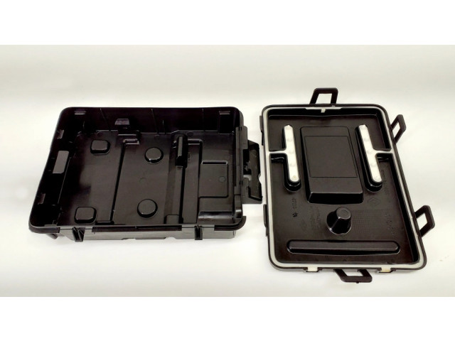 Другая деталь отсека двигателя