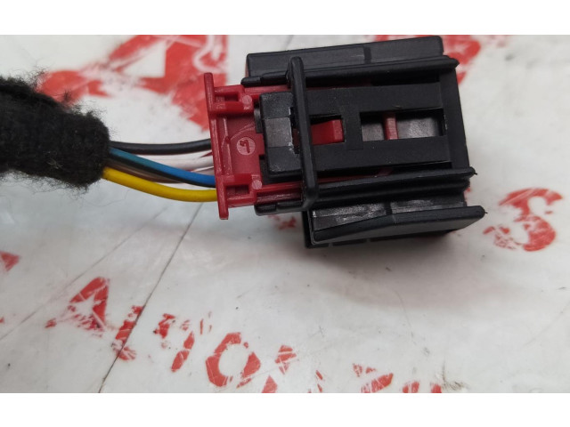 Зеркало электрическое Volkswagen Touran II 2010 - 2016 года