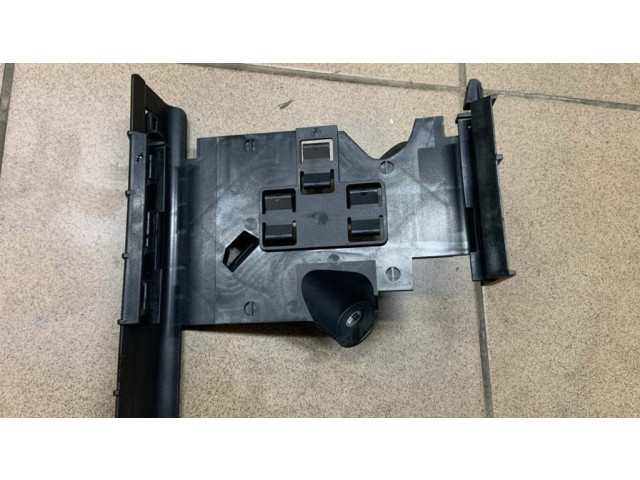 Другая деталь отсека двигателя