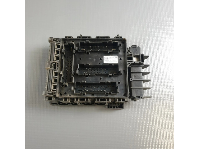 Блок предохранителей 84044722   Chevrolet Camaro    