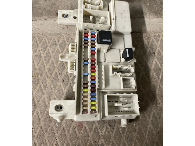 Блок предохранителей 31254903, 31268178   Volvo C30    