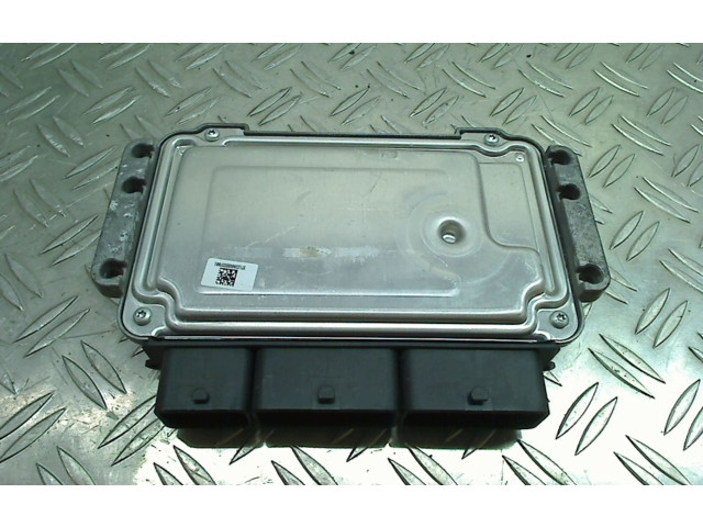 Блок управления двигателя 237105748r, 237105748R   Renault Twingo III