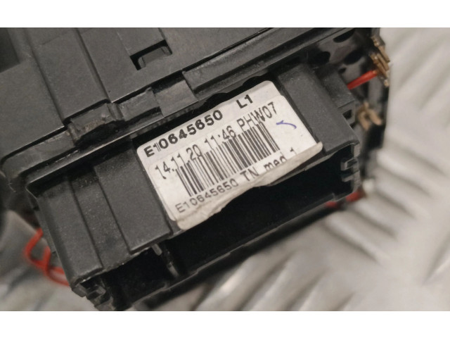 Ручка стеклоочистителей E10645650 Dacia Lodgy