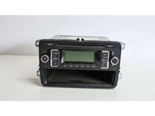 Радио/ проигрыватель CD/DVD / навигация