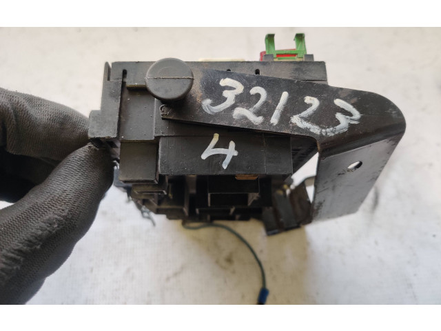 Pojistková skříňka 171941813D Volkswagen PASSAT B3 1991