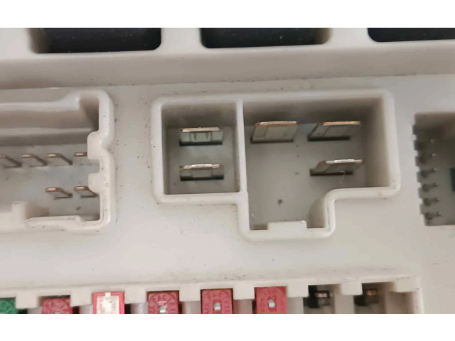   Pojistková skříňka 284B6E   Nissan Navara D40 2009