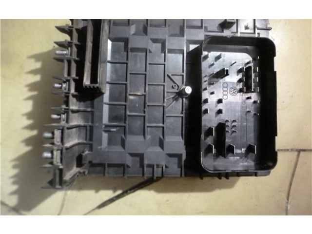 Блок предохранителей 1K0937125A   Audi A3 S3 8P    