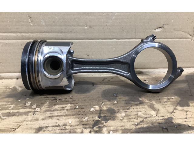 Píst 065DF Audi Q5 SQ5 cdu