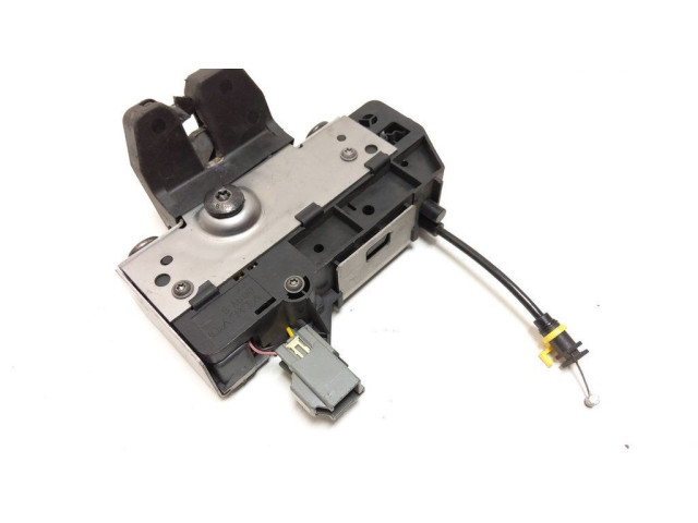 Замок задней крышки