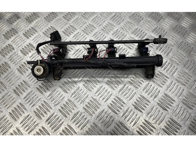 Топливная рампа 037133317N Volkswagen Golf III