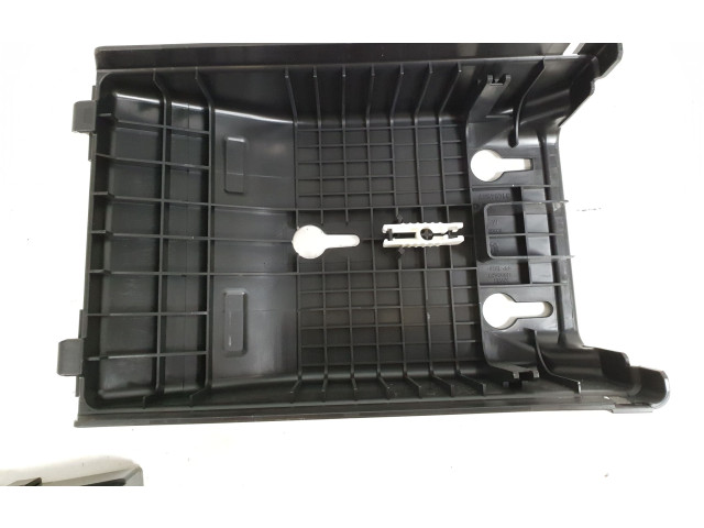 Блок предохранителей 32209198   Volvo S60    