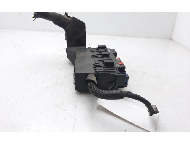 Блок предохранителей 24381AU000 Nissan Almera N16