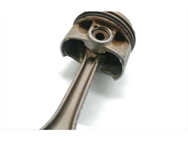  Поршень с шатуном    Skoda Octavia Mk3 (5E)  