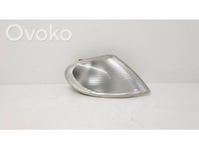 Передний поворотный фонарь