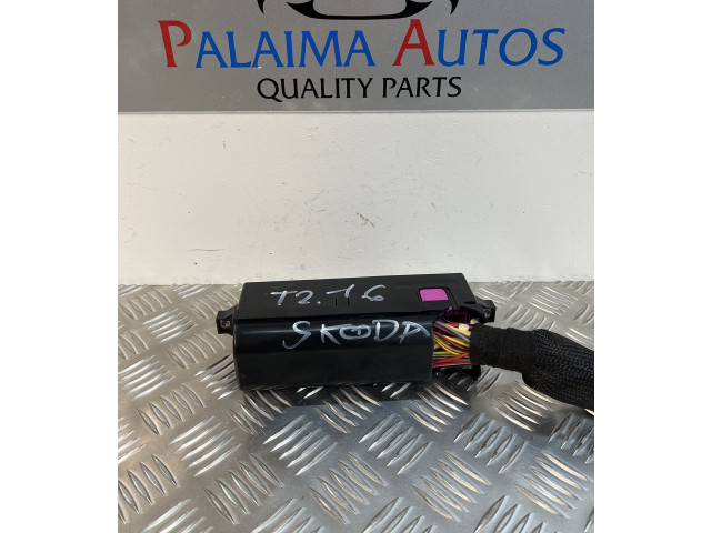 Блок предохранителей 5J093737615C Skoda Fabia Mk2 (5J)