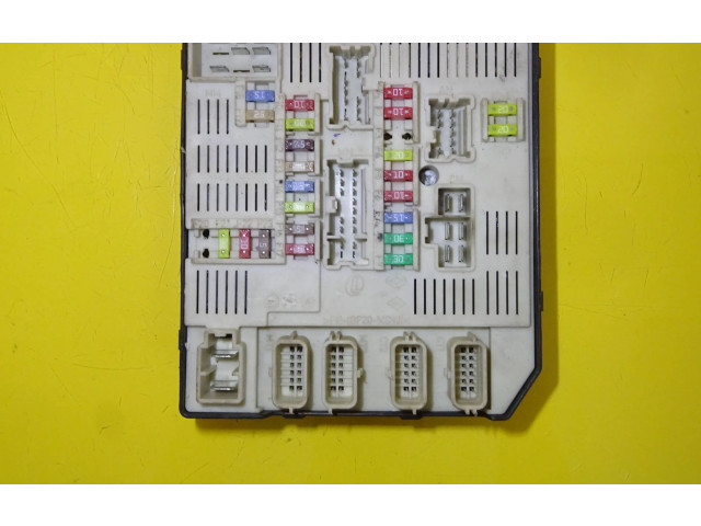 Pojistková skříňka Řídící jednotka BSM 284B60008R Renault Megane III 2010