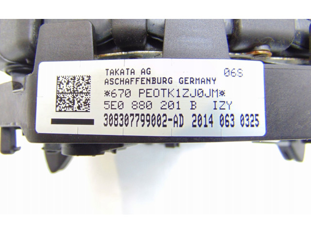 Подушка безопасности водителя 5E0880201B Skoda Octavia Mk3 (5E)