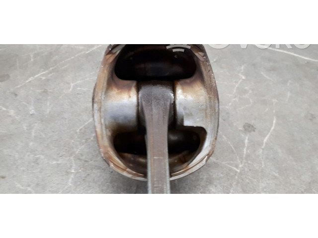 Píst Mercedes-Benz E W210