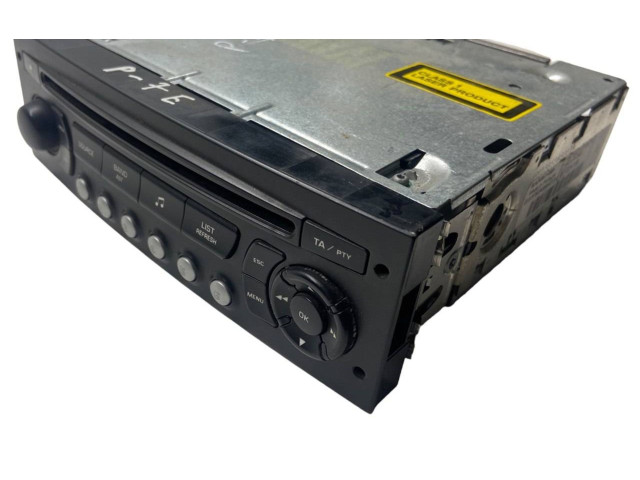 Радио/ проигрыватель CD/DVD / навигация