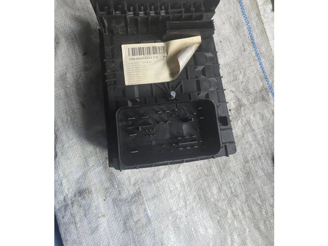   Pojistková skříňka 1K0937820D, 1K0937821C   Volkswagen Tiguan 2011