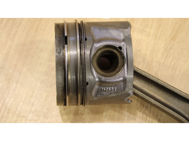  Поршень с шатуном    Jaguar XF X250  