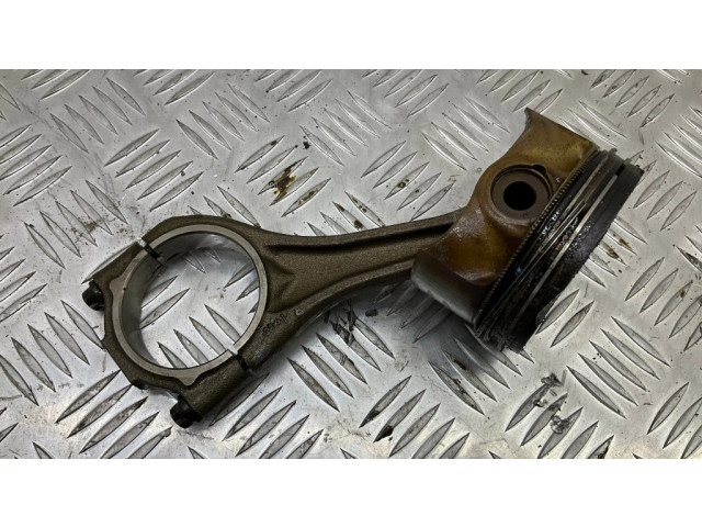 Píst 7 603 480, 11247603480 BMW 7 F01 F02 F03 F04 pro benzínový motor 4.4