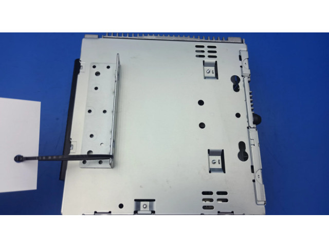 Радио/ проигрыватель CD/DVD / навигация