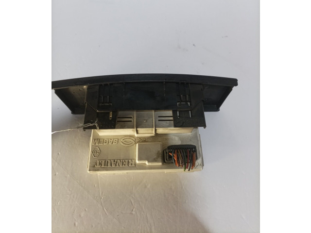 Дисплей       Renault Trafic II (X83)