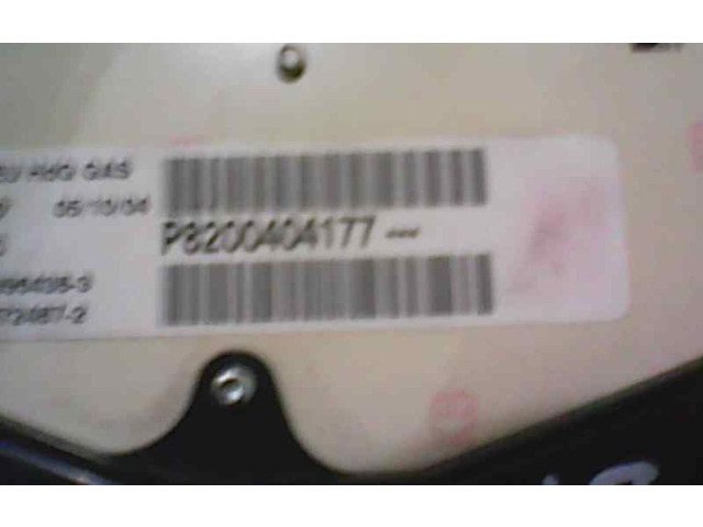 Панель приборов 8200404177   Renault Clio II       