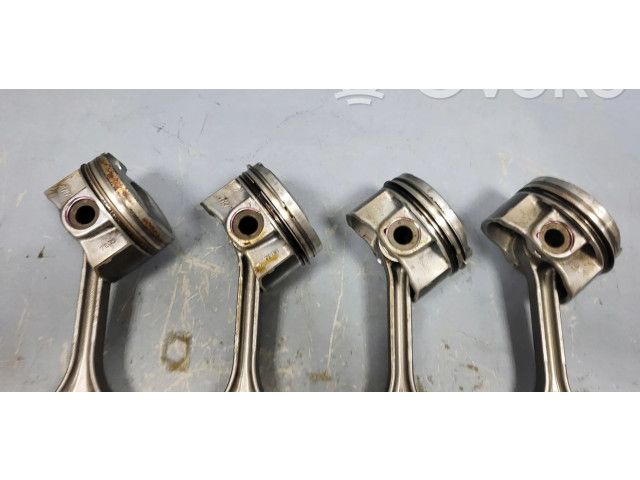 Поршень с шатуном Lexus IS III XE30