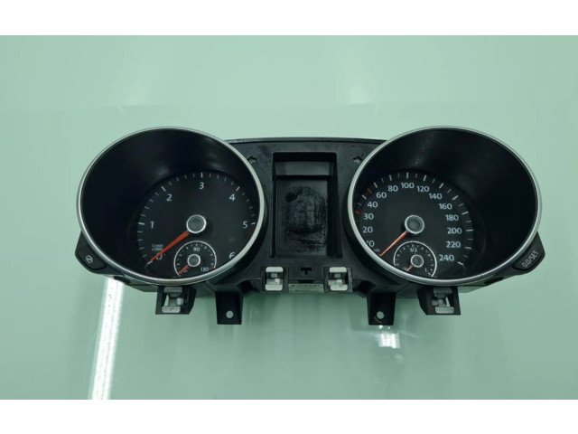 Панель приборов 5K0920860J   Volkswagen Golf VI       