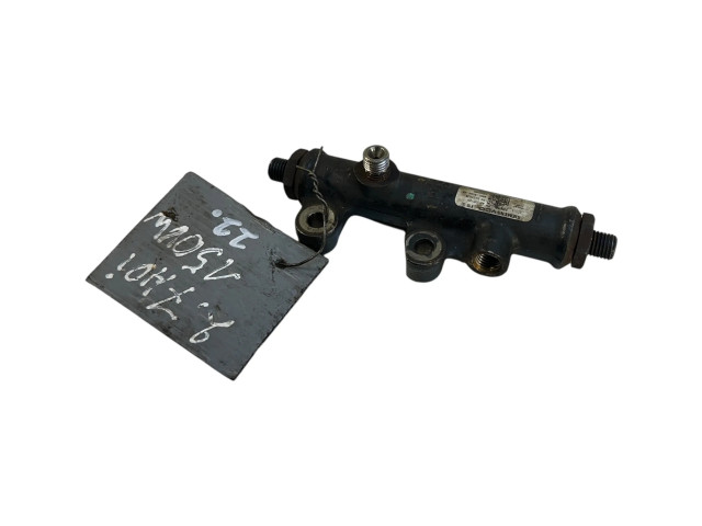 Топливная рампа 4R8Q9C066AE, A2C20001297 Jaguar S-Type 2.7