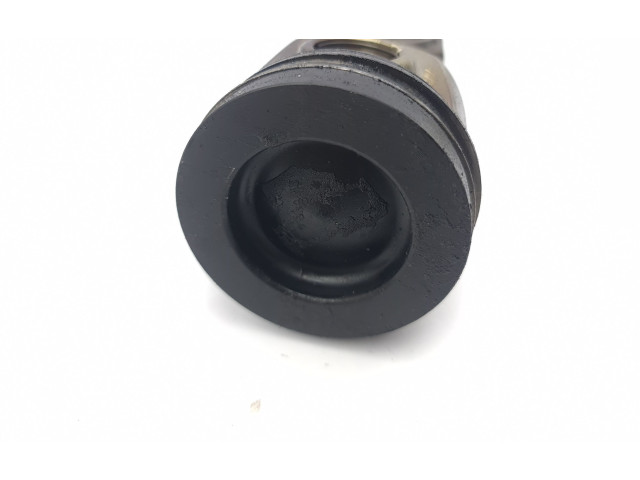  Поршень с шатуном    Volkswagen PASSAT B6  